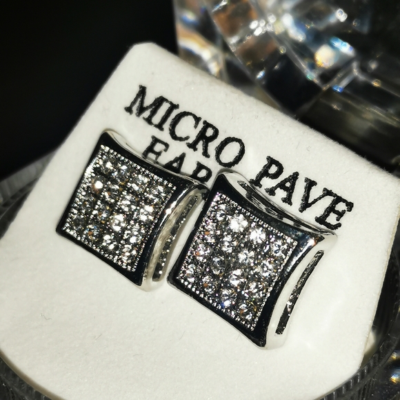 Earrings - Picture 1 of 1